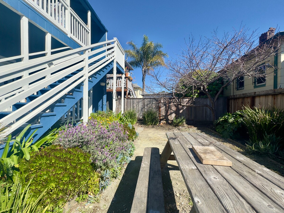 Building Photo - 3218 West St