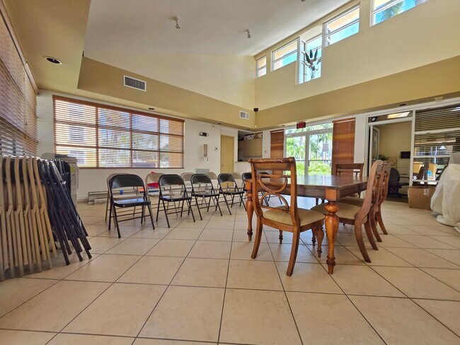 Building Photo - 1341 SE 3rd Ave