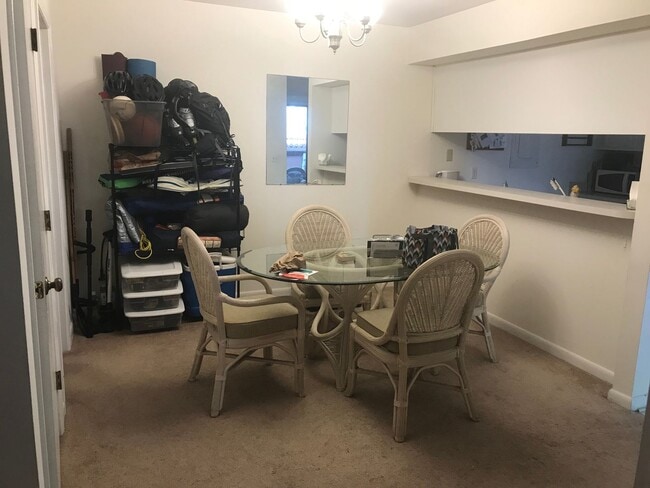 Building Photo - Lovely Townhouse in Finley Forest