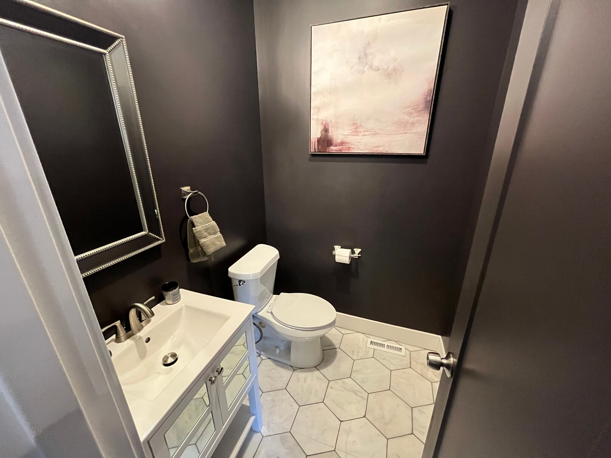1st floor bathroom - 2627 Campbell St