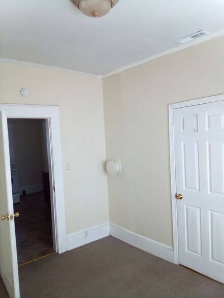 Building Photo - 2705 E Market St