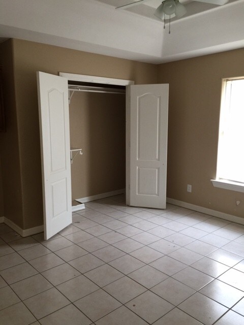 Building Photo - 1604 E Quail St