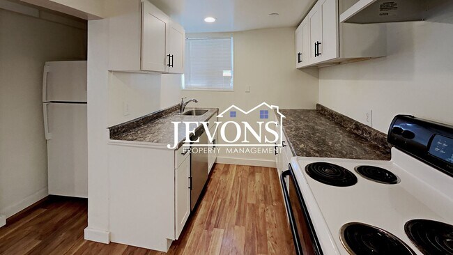 Building Photo - $300 Rent Credit - Inviting 2-bedroom 4-pl...