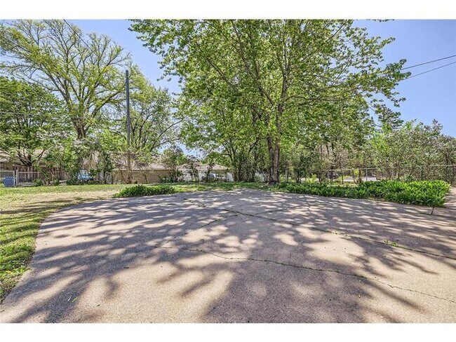 Building Photo - 3808 Welcome Ave N