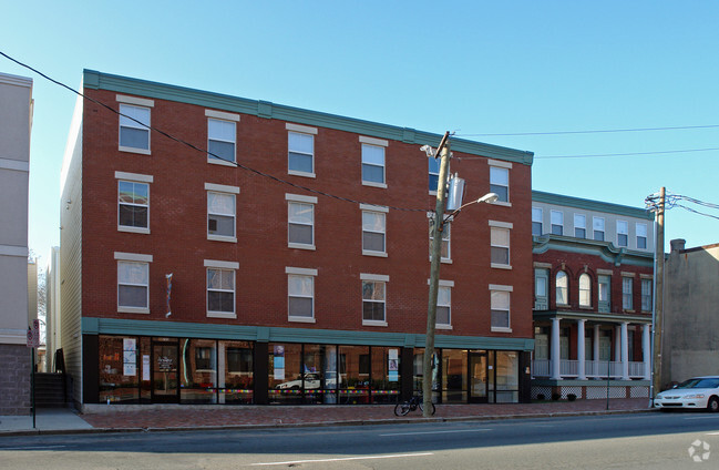 Building Photo - Pine Court Apartments III