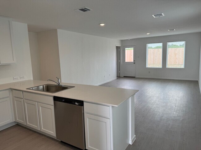 Building Photo - New Build 3 Bedroom 2 Bathroom Home in New...