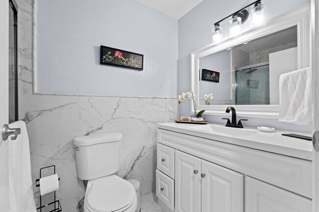 Building Photo - 1599 Bayridge Pl