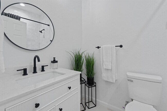 Building Photo - 738 Chihuahua St