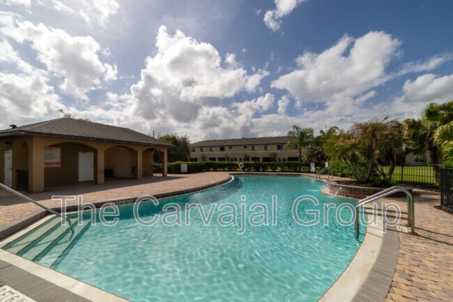 Building Photo - 2210 Seven Oaks Dr