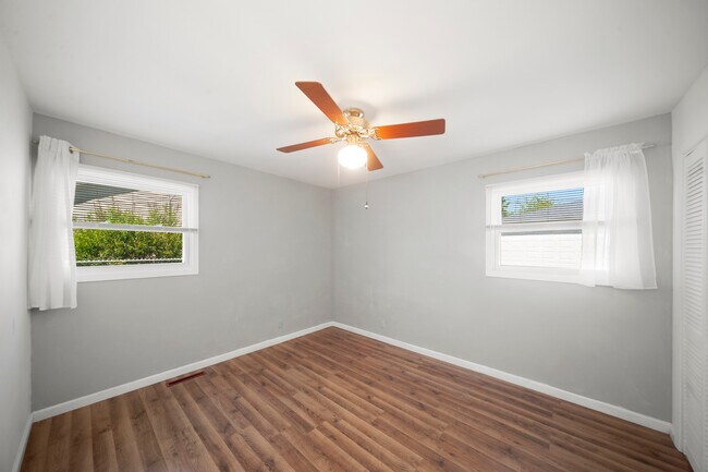 Building Photo - 114 McCabe Dr
