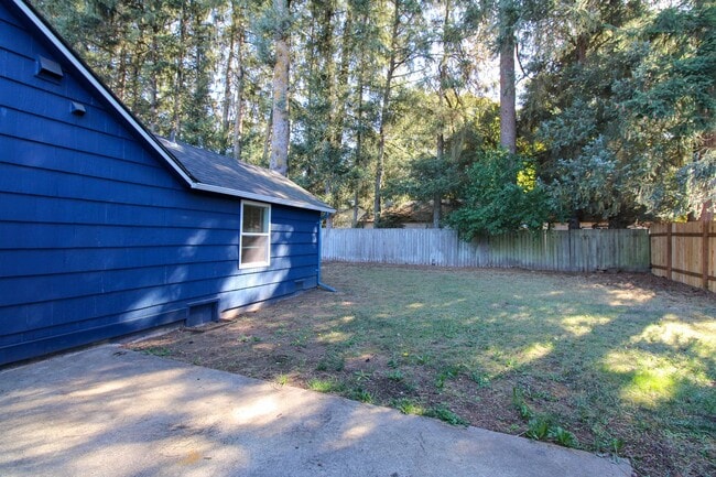 Building Photo - 860 Boxwood Ln SE