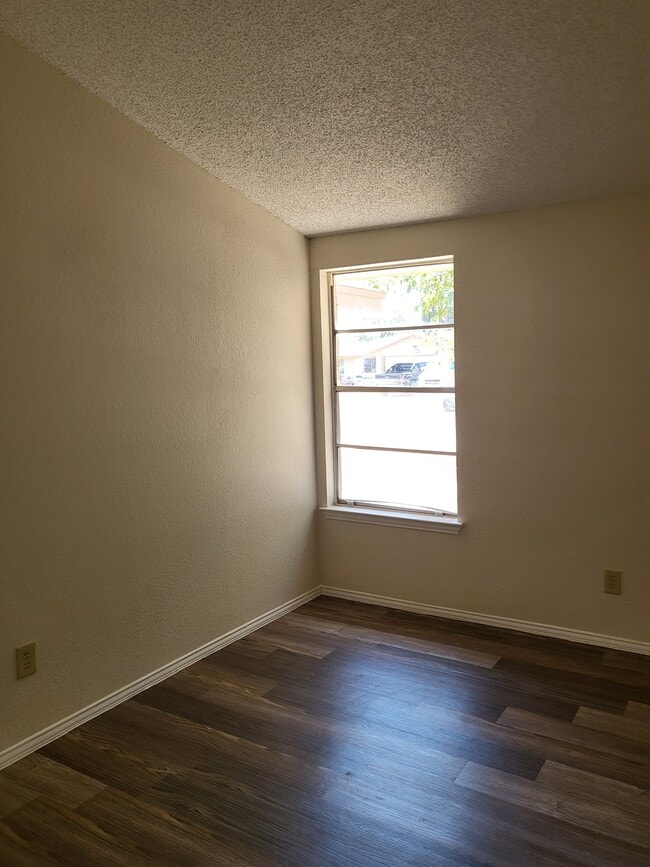 Building Photo - 11149 Paducah Ave