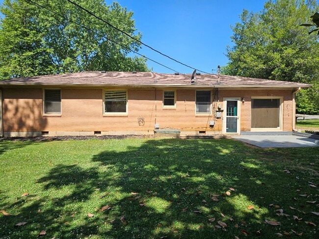 Building Photo - 504 Wren Rd