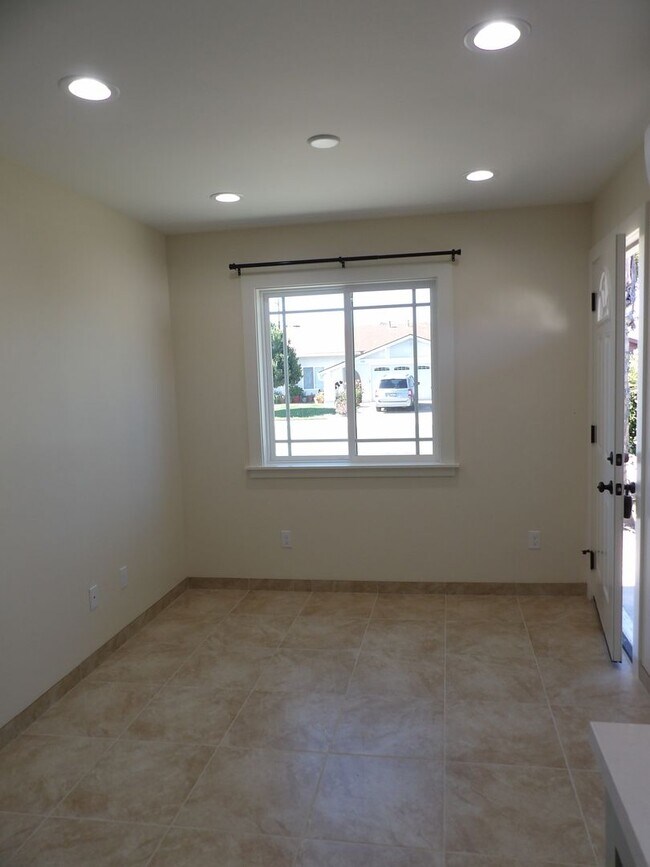 Building Photo - 1108 W Hickory Ave