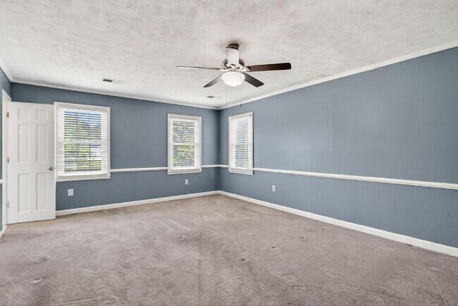 Building Photo - 636 N Wilkinson Dr