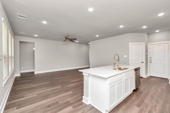 Building Photo - Live Oak