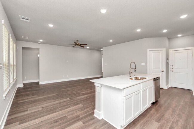 Building Photo - The Live Oak – Where Comfort Meets Conveni...