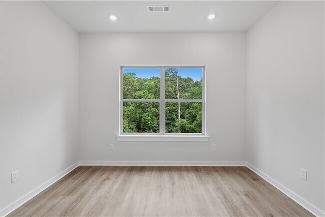 Building Photo - 6 Lowick Ln
