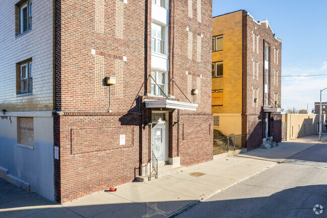 Building Photo - Jones Street Studios