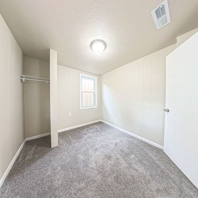 Building Photo - Newly updated 2 bedroom 1 bathroom home-Melcher