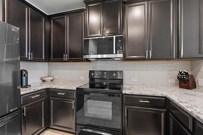 Building Photo - 137 Red Sun Dr