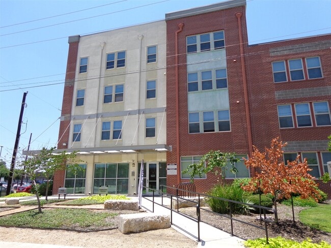 Building Photo - 703 N San Marcos