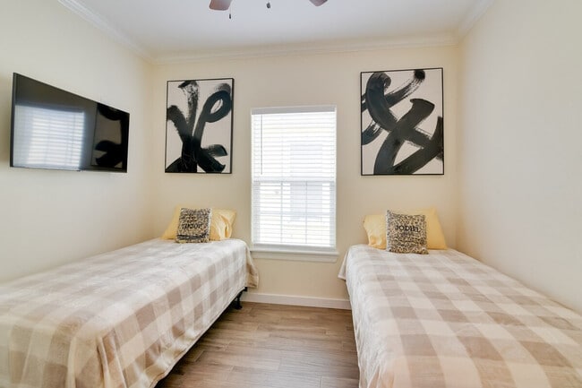 Building Photo - 1206 26th St