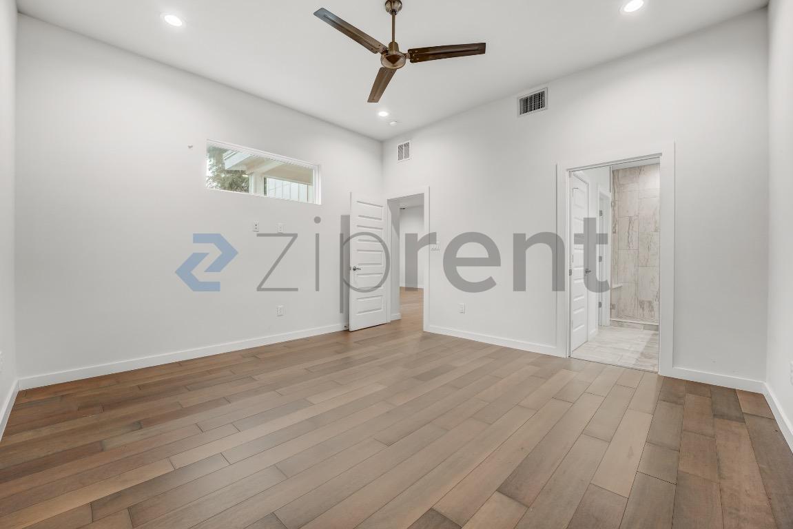 Building Photo - Unit A