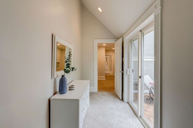 Building Photo - 2105 S Fillmore St