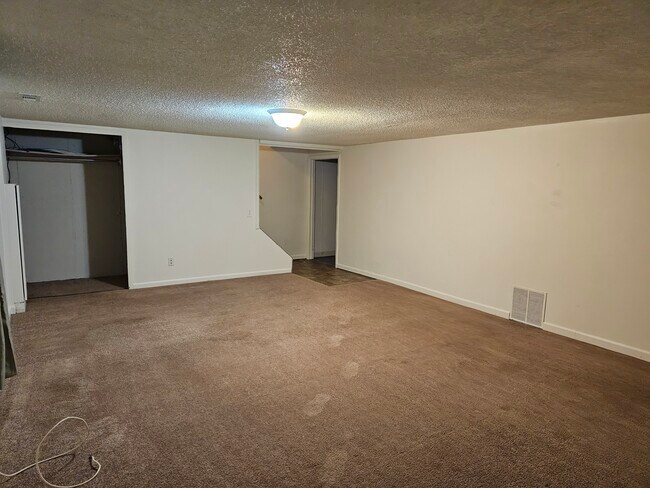 Building Photo - 1162 Cree Dr