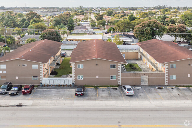 Aerial - 990 W 29th St