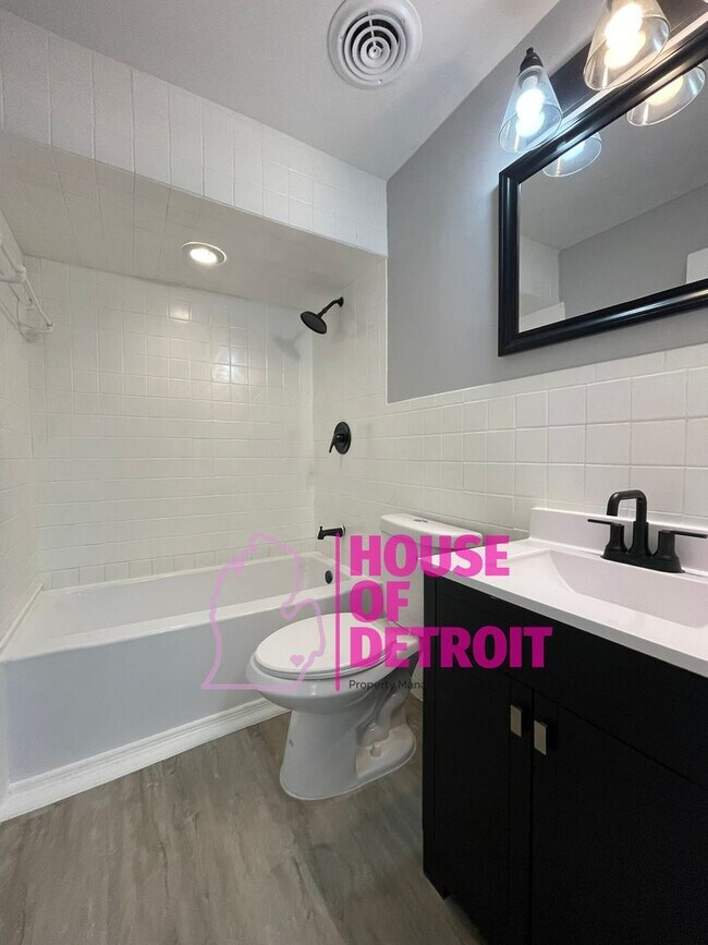 Building Photo - Beautiful 3 Bedroom Single Family ~Summer ...