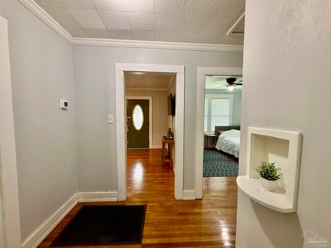 Building Photo - 2624 W De Soto St