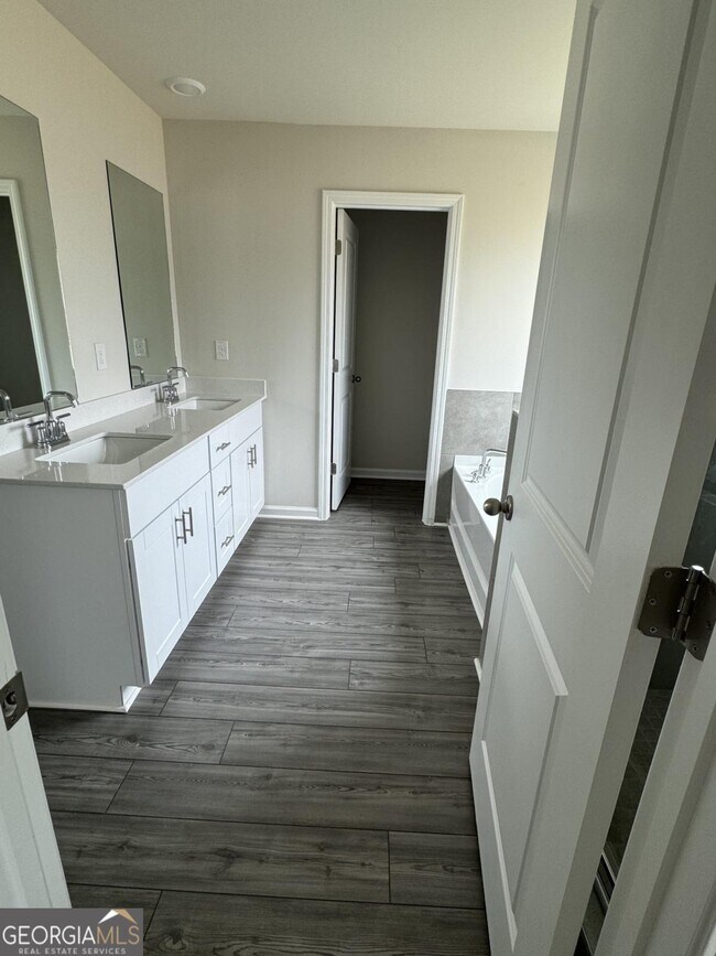 Building Photo - 15 Warwick Ct