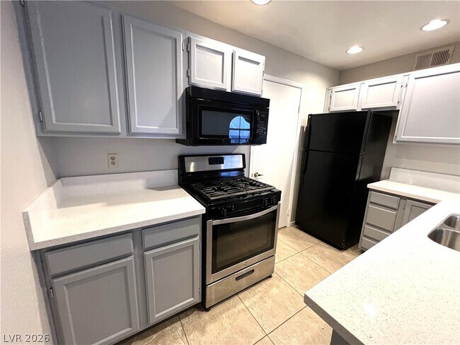 Building Photo - 7570 W Flamingo Rd