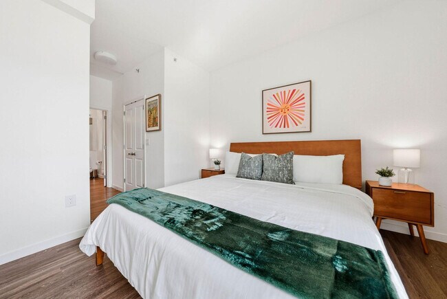 Building Photo - 1201 4th St