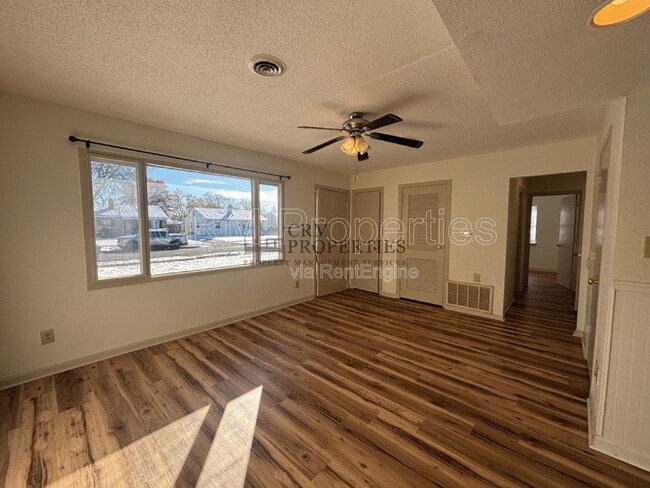 Building Photo - 1008 E Fischer St