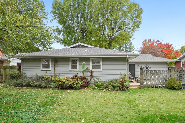 Building Photo - 2422 S Kickapoo Ave