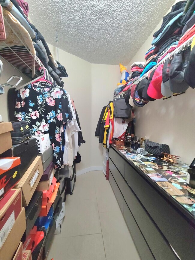 Building Photo - 801 Lyons Rd