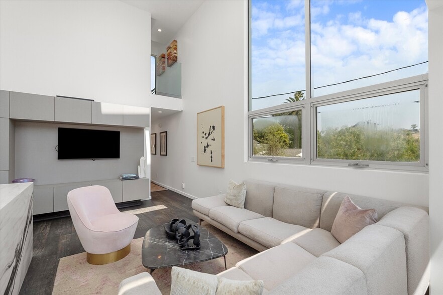 Building Photo - 483 Carroll Canal Ct