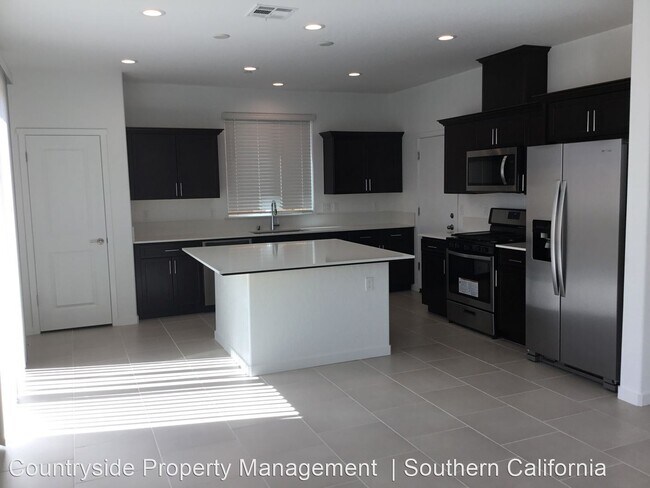 Building Photo - 4 br, 2.5 bath House - 3942 Wrenwood Avenue