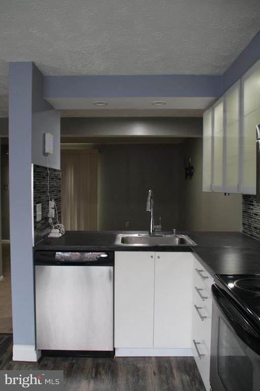 Building Photo - 7345 Branchwood Terrace