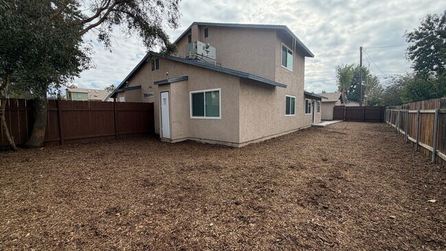 Building Photo - MeadSt221-223