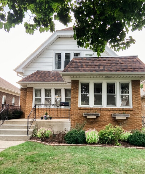 Welcome home! - 3031 S 44th St