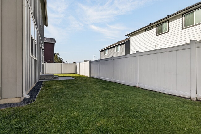 Building Photo - 1007 N Viewmont Rd