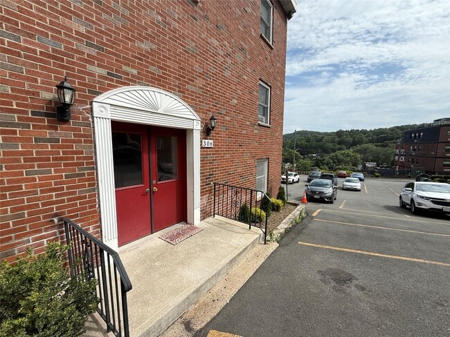 Primary Photo - 306 High Ave