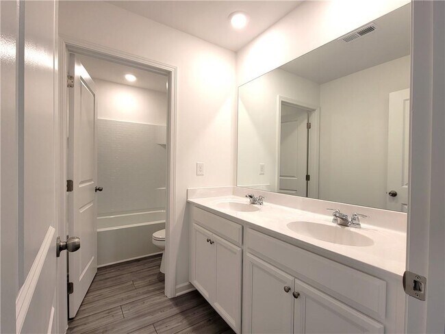 Building Photo - 416 Golden Eagle Pkwy