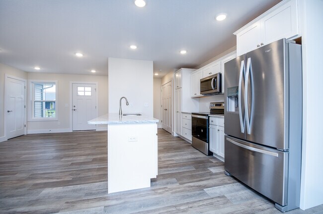 Building Photo - 9250 Brook Hollow Ln