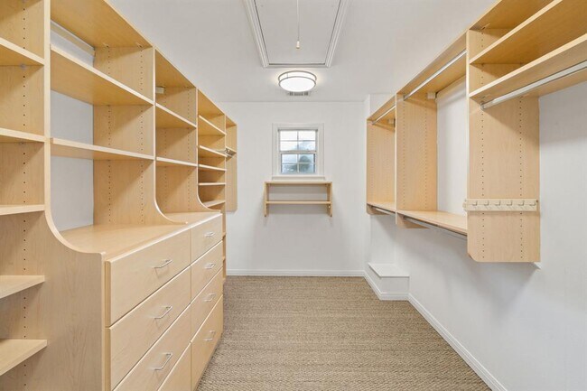 Building Photo - 3712 Gilbert St