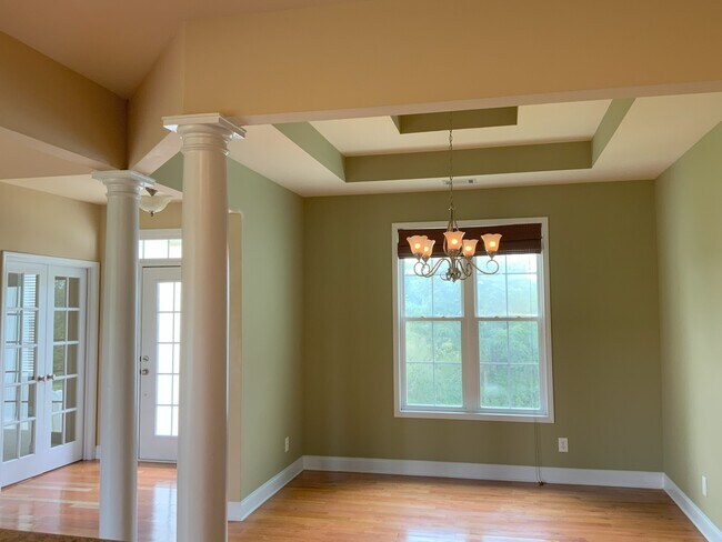 Building Photo - 135 Evans Rd